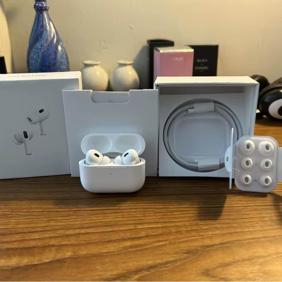 Wireless Earbuds with Charging Case - White
